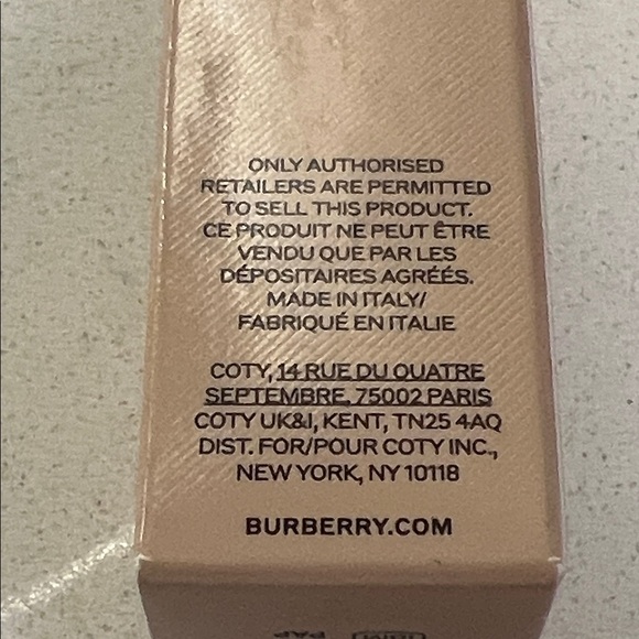 Burberry Kisses Matte Lipstick in deep peach - Picture 6 of 6